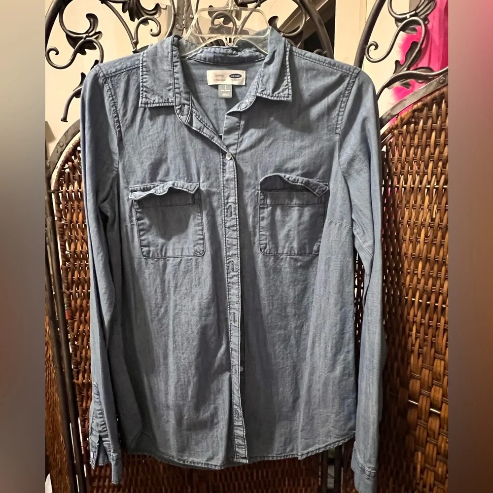Button up jean shirt. Like new. Size S.,long sleeve - Picture 1 of 4